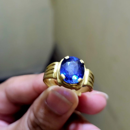 প্রাকৃতিক রত্ন পাথরের আংটি: নীলা